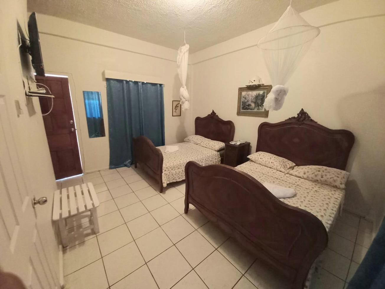 The Seaside Garden Guesthouse Buccoo Екстер'єр фото